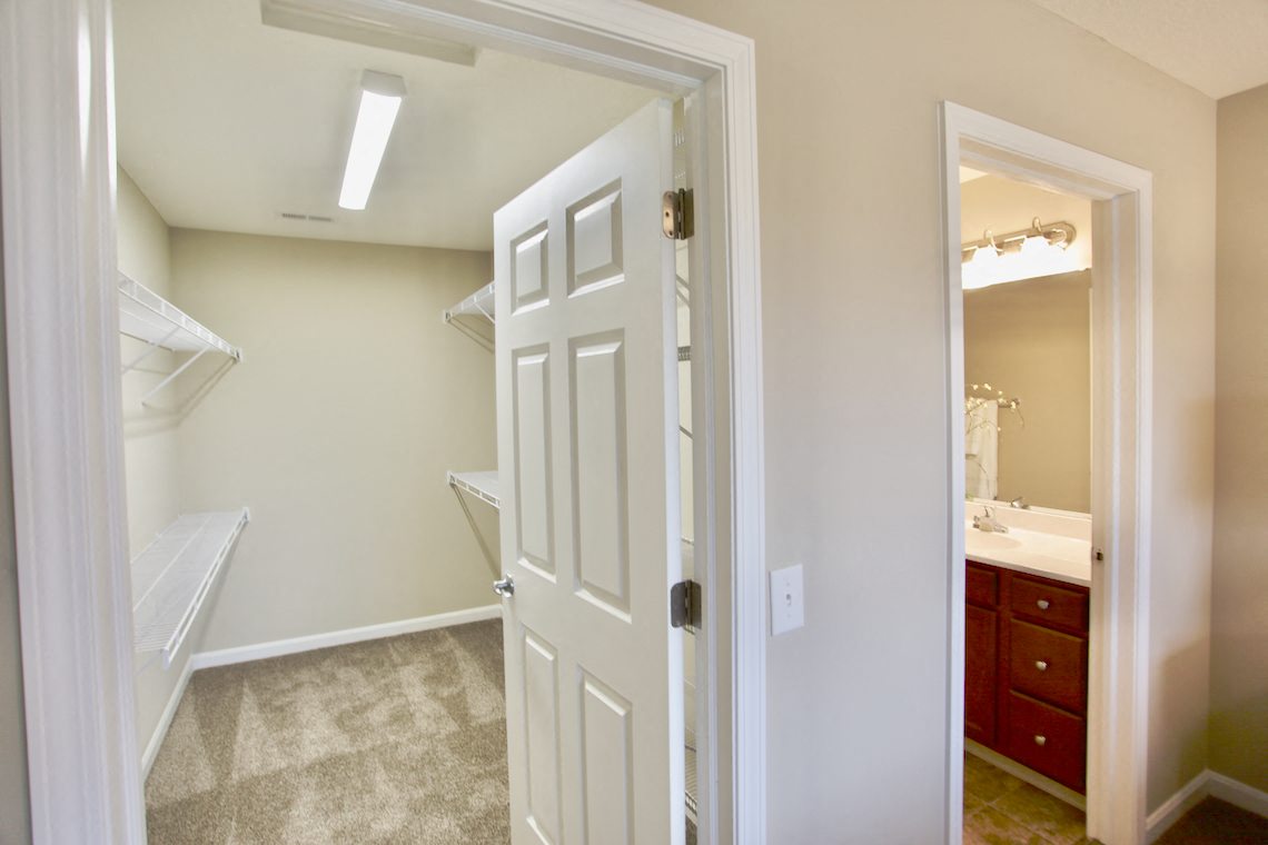 Photos and Video of Laurel Bluff Apartments in Reynoldsburg, OH